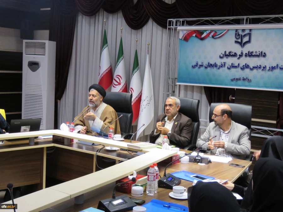 : شاه بیت شاهنامه تربیت معلم کارورزی است.  4