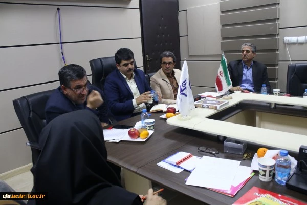 به همت واحد پژوهش امام جعفر صادق(ع) نشست نقد و بررسی ادبیات کودکان برگزار گردید