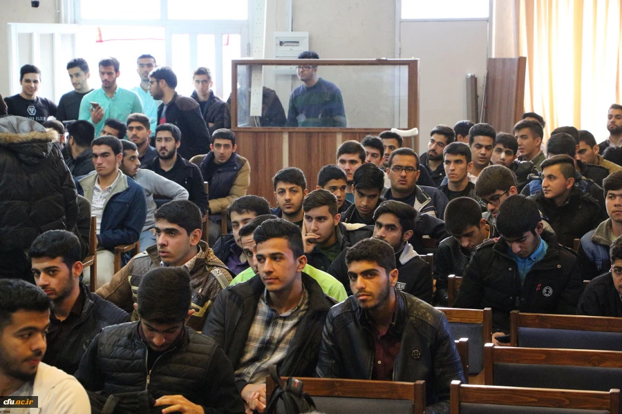 همایش تبیین بیانیه گام دوم انقلاب اسلامی به همت کانون فرهنگی جهاد علمی و بسیج دانشجویی پردیس برگزار شد. 3