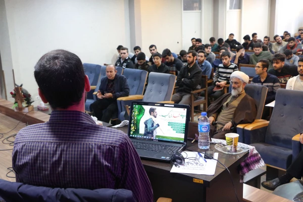 همایش تبیین بیانیه گام دوم انقلاب اسلامی به همت کانون فرهنگی جهاد علمی و بسیج دانشجویی پردیس برگزار شد. 4