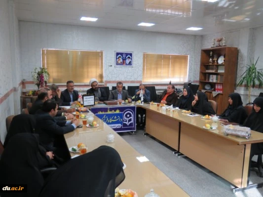 نشست صمیمانه مسئولان مدیریت امور پردیس های استان یزد با کارکنان پردیس حضرت فاطمه الزهرا(س) 4