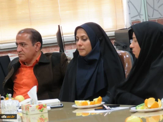 نشست صمیمانه مسئولان مدیریت امور پردیس های استان یزد با کارکنان پردیس حضرت فاطمه الزهرا(س) 6