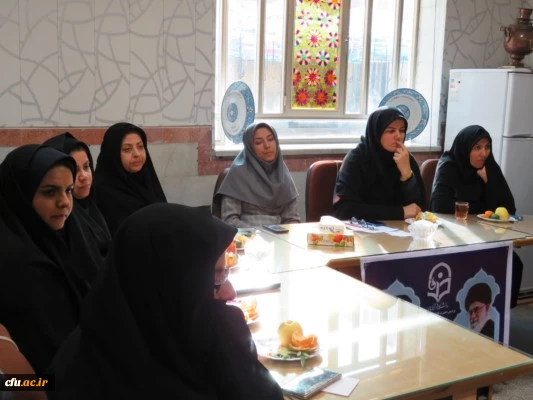 نشست صمیمانه مسئولان مدیریت امور پردیس های استان یزد با کارکنان پردیس حضرت فاطمه الزهرا(س) 9