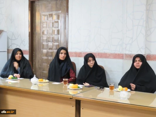 نشست صمیمانه مسئولان مدیریت امور پردیس های استان یزد با کارکنان پردیس حضرت فاطمه الزهرا(س) 10