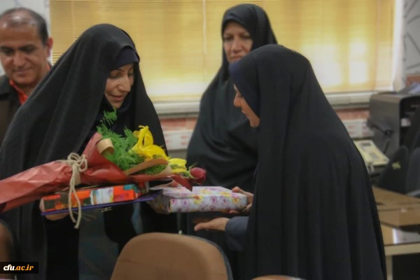 نشست صمیمانه مسئولان مدیریت امور پردیس های استان یزد با کارکنان پردیس حضرت فاطمه الزهرا(س) 11