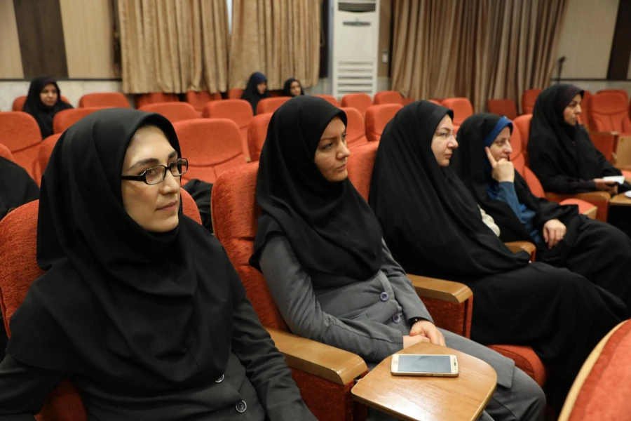 معلم یک مدیر آموزشی قوی است 8