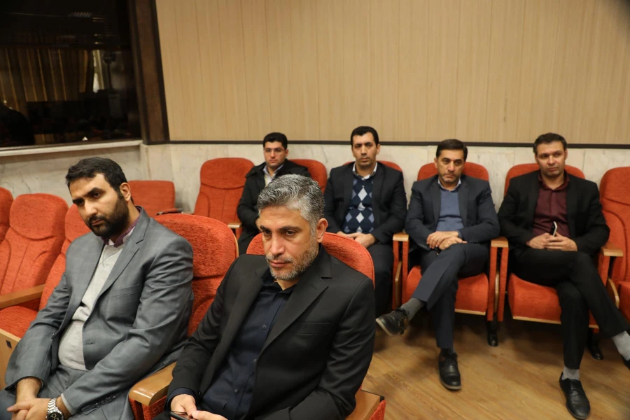 معلم یک مدیر آموزشی قوی است 10