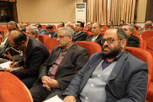 معلم یک مدیر آموزشی قوی است 13