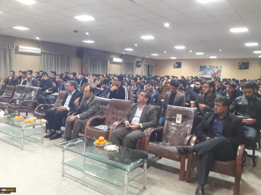 نشست دانشجومعلمان پردیس شهید باهنر بیرجند با مسئولان هسته گزینش استان خراسان جنوبی
مدیر هسته گزینش خراسان جنوبی:رعایت شئونات معلمی تفاوت ممتاز دانشجو معلمان با دانشجویان سایر دانشگاه ها 2