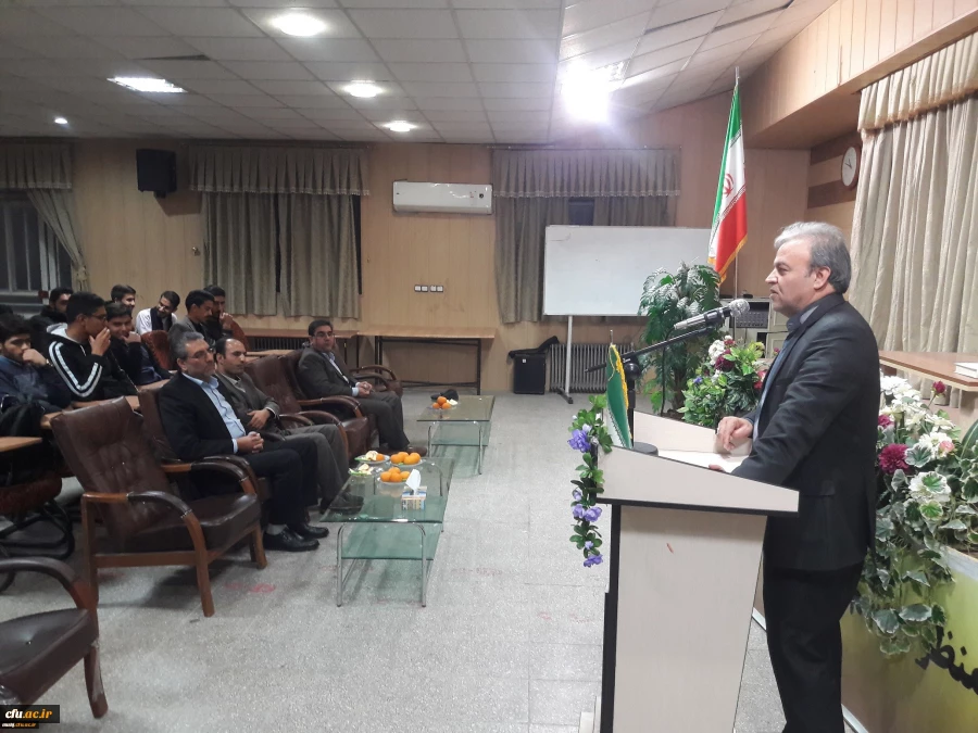 نشست دانشجومعلمان پردیس شهید باهنر بیرجند با مسئولان هسته گزینش استان خراسان جنوبی
مدیر هسته گزینش خراسان جنوبی:رعایت شئونات معلمی تفاوت ممتاز دانشجو معلمان با دانشجویان سایر دانشگاه ها 3