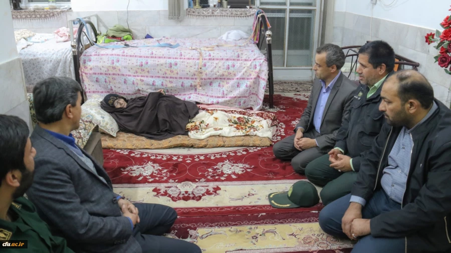 حضور سرپرست دانشگاه فرهنگیان یزد در منزل چهار شهید دفاع مقدس 3
