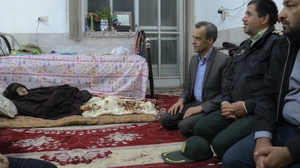 حضور سرپرست دانشگاه فرهنگیان یزد در منزل چهار شهید دفاع مقدس 4