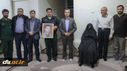 حضور سرپرست دانشگاه فرهنگیان یزد در منزل چهار شهید دفاع مقدس 8