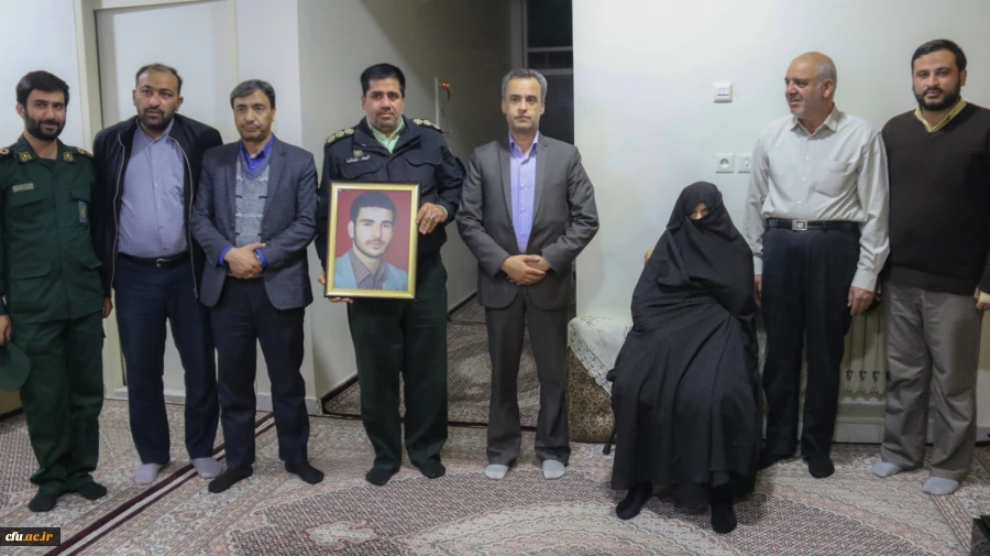 حضور سرپرست دانشگاه فرهنگیان یزد در منزل چهار شهید دفاع مقدس 8