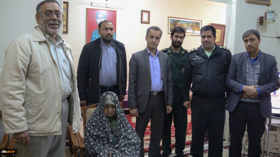 حضور سرپرست دانشگاه فرهنگیان یزد در منزل چهار شهید دفاع مقدس 11