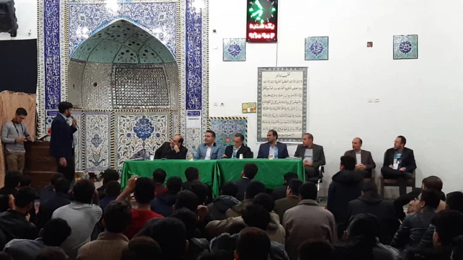 جلسه پرسش و پاسخ دانشجو معلمان با مسئولین استانی دانشگاه فرهنگیان استان فارس 3