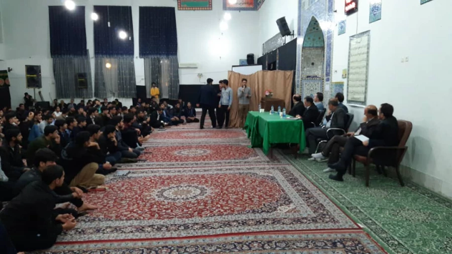 جلسه پرسش و پاسخ دانشجو معلمان با مسئولین استانی دانشگاه فرهنگیان استان فارس 7