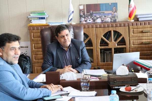 وظیفه اصلی دانشگاه توجه به برنامه های تربیتی و فرهنگی است 4