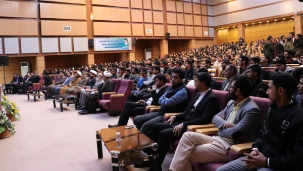 مهندس چمران در جمع دانشجویان بسیجی دانشگاه های استان در دانشگاه فرهنگیان کرمان