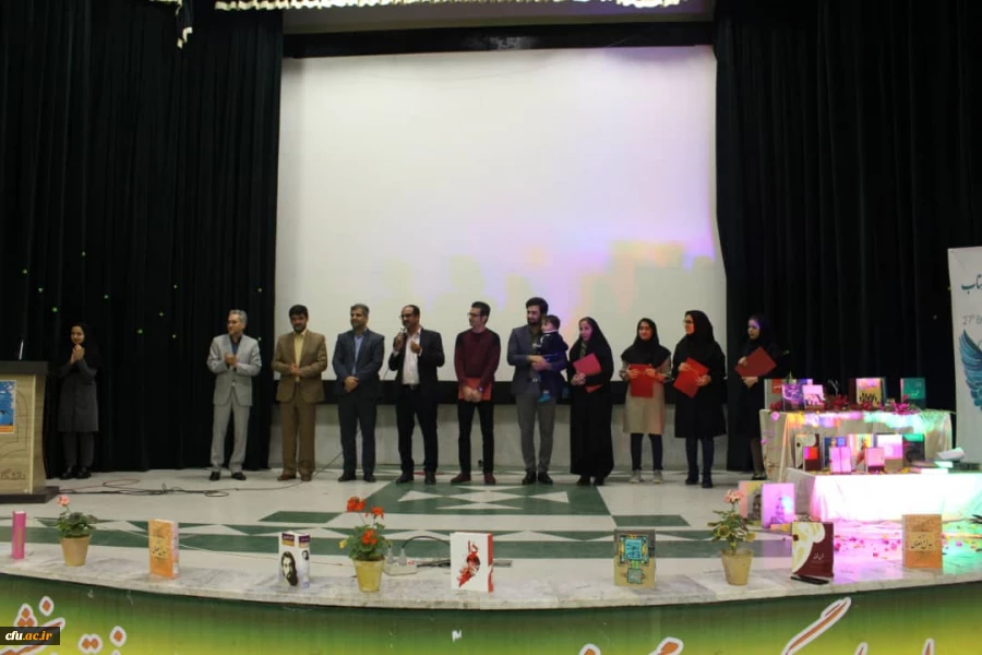 با حضور رئیس دانشگاه فرهنگیان استان بوشهر

آئین بزرگداشت هفته کتاب و کتابخوانی برگزار شد 9