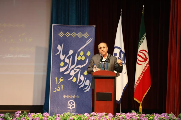 رییس دانشگاه فرهنگیان در جمع دانشجو معلمان:
 6