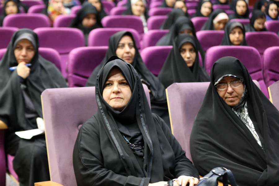 رییس دانشگاه فرهنگیان در جمع دانشجو معلمان:
 7