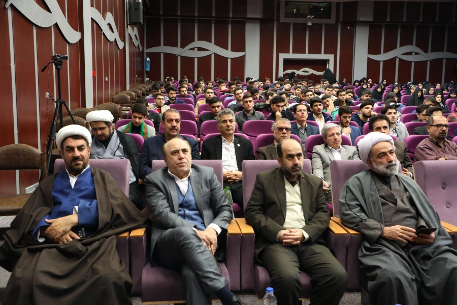 رییس دانشگاه فرهنگیان در جمع دانشجو معلمان:
 8