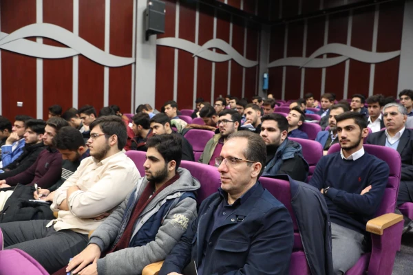 رییس دانشگاه فرهنگیان در جمع دانشجو معلمان:
 10