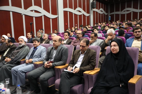 رییس دانشگاه فرهنگیان در جمع دانشجو معلمان:
 12