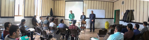 حضور مدیر استانی دانشگاه فرهنگیان یزد در کلاس های درس و تبریک روز دانشجو به دانشجو معلمان 4