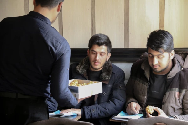 حضور مدیر استانی دانشگاه فرهنگیان یزد در کلاس های درس و تبریک روز دانشجو به دانشجو معلمان 6