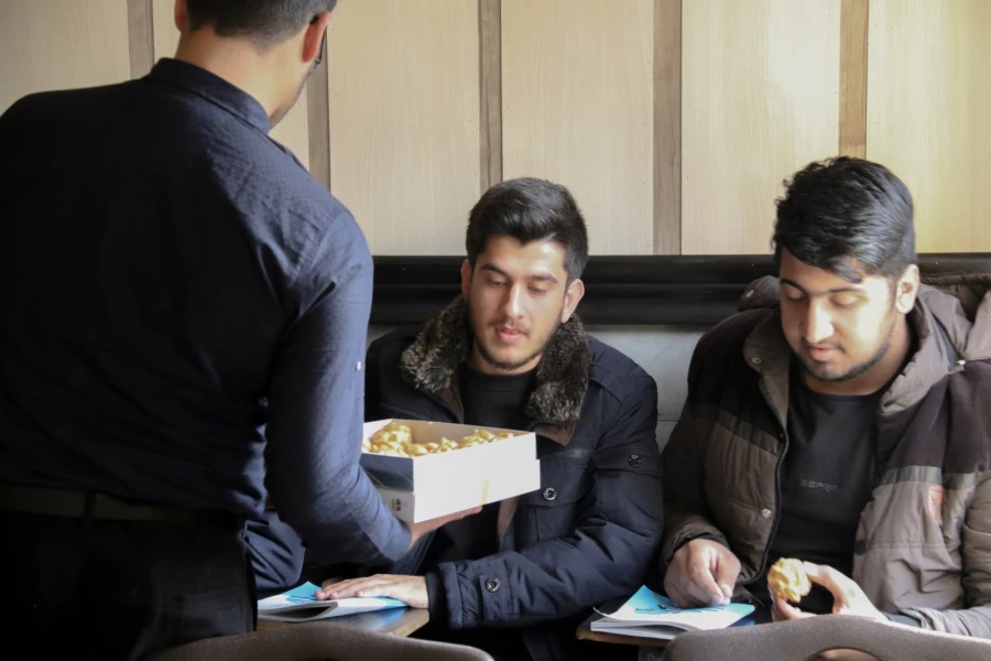 حضور مدیر استانی دانشگاه فرهنگیان یزد در کلاس های درس و تبریک روز دانشجو به دانشجو معلمان 6