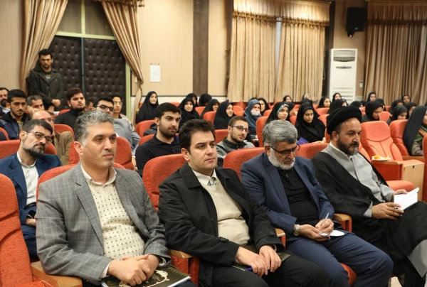 بیانیه گام دوم انقلاب نقطه ی عطف و رهنامه ای است که می تواند مسیر بعد از ما را روشن کند
 7