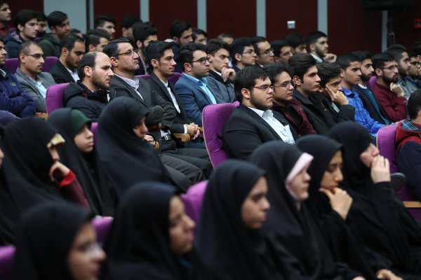 نقد دانشجو باید بی محابا و در عین حال با محتوا باشد 6