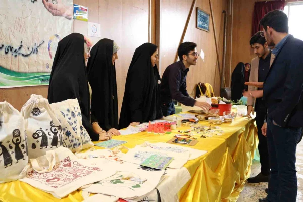 جشن 16 آذر پردیس های دانشگاه فرهنگیان خراسان شمالی برگزار شد.

خطبه عقد دو دانشجو معلم از پردیس امام محمد باقر(ع) و امام جعفرصادق(ع) در این مراسم جاری شد. 12