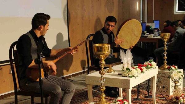 جشن 16 آذر پردیس های دانشگاه فرهنگیان خراسان شمالی برگزار شد.

خطبه عقد دو دانشجو معلم از پردیس امام محمد باقر(ع) و امام جعفرصادق(ع) در این مراسم جاری شد. 16