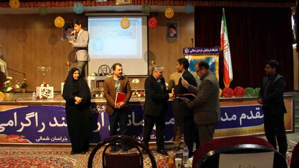 جشن 16 آذر پردیس های دانشگاه فرهنگیان خراسان شمالی برگزار شد.

خطبه عقد دو دانشجو معلم از پردیس امام محمد باقر(ع) و امام جعفرصادق(ع) در این مراسم جاری شد. 19