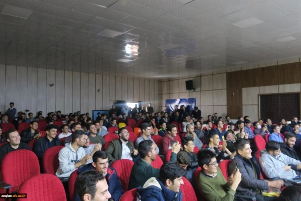 ویژه برنامه گرامیداشت روز دانشجو با حضور انبوه دانشجویان و با اجرای برنامه های متنوع و تقدیر از فعالان فرهنگی 4