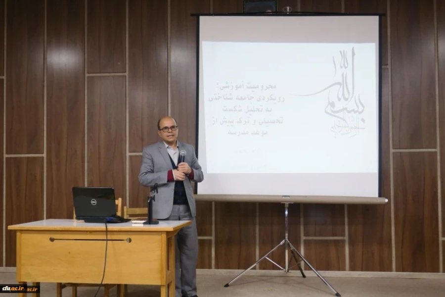 ویژه برنامه گرامیداشت روز دانشجو با حضور انبوه دانشجویان و با اجرای برنامه های متنوع و تقدیر از فعالان فرهنگی 5