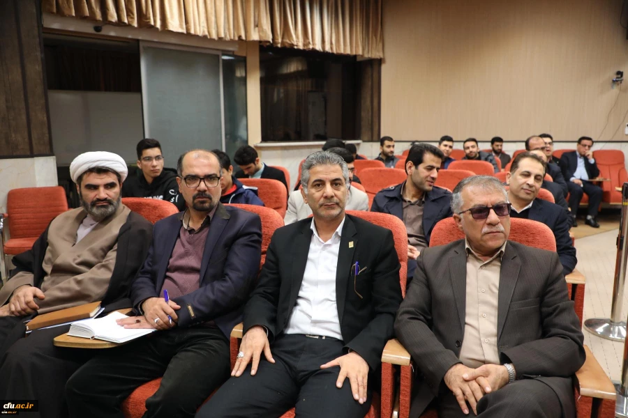 
بیانیه گام دوم انقلاب نقطه ی عطف و رهنامه ای است که می تواند مسیر بعد از ما را روشن کند 4