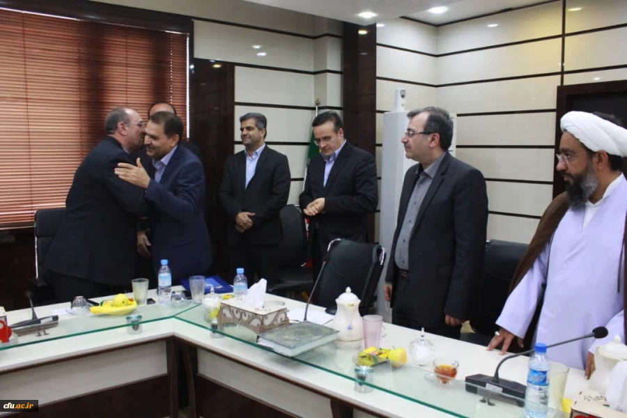 با حضور مشاور اجرایی معاون طرح و برنامه وتوسعه منابع و مدیرکل حقوقی دانشگاه فرهنگیان کشور

آئین معارفه معاون هماهنگی مدیریت امورپردیس های دانشگاه فرهنگیان استان بوشهرو معاون آموزشی، پژوهشی پردیس علامه طباطبایی  این دانشگاه برگزار شد.  14