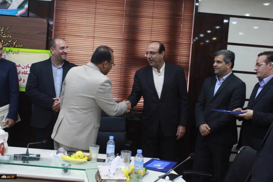 با حضور مشاور اجرایی معاون طرح و برنامه وتوسعه منابع و مدیرکل حقوقی دانشگاه فرهنگیان کشور

آئین معارفه معاون هماهنگی مدیریت امورپردیس های دانشگاه فرهنگیان استان بوشهرو معاون آموزشی، پژوهشی پردیس علامه طباطبایی  این دانشگاه برگزار شد.  15