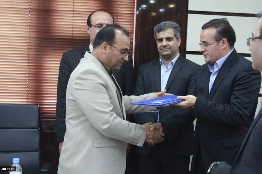 با حضور مشاور اجرایی معاون طرح و برنامه وتوسعه منابع و مدیرکل حقوقی دانشگاه فرهنگیان کشور

آئین معارفه معاون هماهنگی مدیریت امورپردیس های دانشگاه فرهنگیان استان بوشهرو معاون آموزشی، پژوهشی پردیس علامه طباطبایی  این دانشگاه برگزار شد.  16