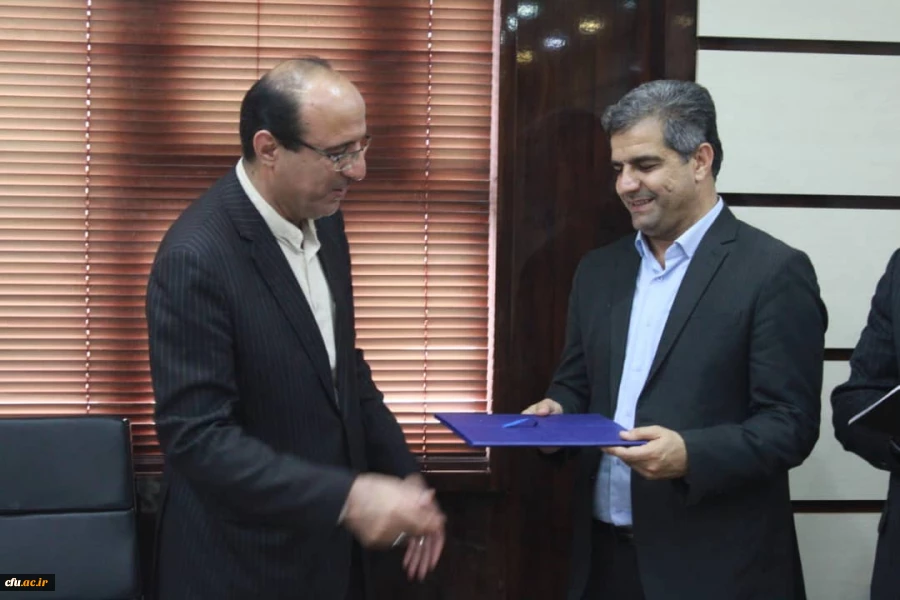 با حضور مشاور اجرایی معاون طرح و برنامه وتوسعه منابع و مدیرکل حقوقی دانشگاه فرهنگیان کشور

آئین معارفه معاون هماهنگی مدیریت امورپردیس های دانشگاه فرهنگیان استان بوشهرو معاون آموزشی، پژوهشی پردیس علامه طباطبایی  این دانشگاه برگزار شد.  20