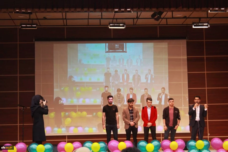 با حضور مشاور اجرایی معاون طرح و برنامه و توسعه مدیریت و مدیرکل حقوقی دانشگاه فرهنگیان

جشن بزرگ روز دانشجو دانشگاه فرهنگیان استان بوشهر برگزار شد 13