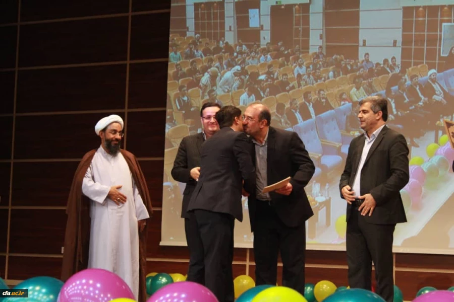 با حضور مشاور اجرایی معاون طرح و برنامه و توسعه مدیریت و مدیرکل حقوقی دانشگاه فرهنگیان

جشن بزرگ روز دانشجو دانشگاه فرهنگیان استان بوشهر برگزار شد 14