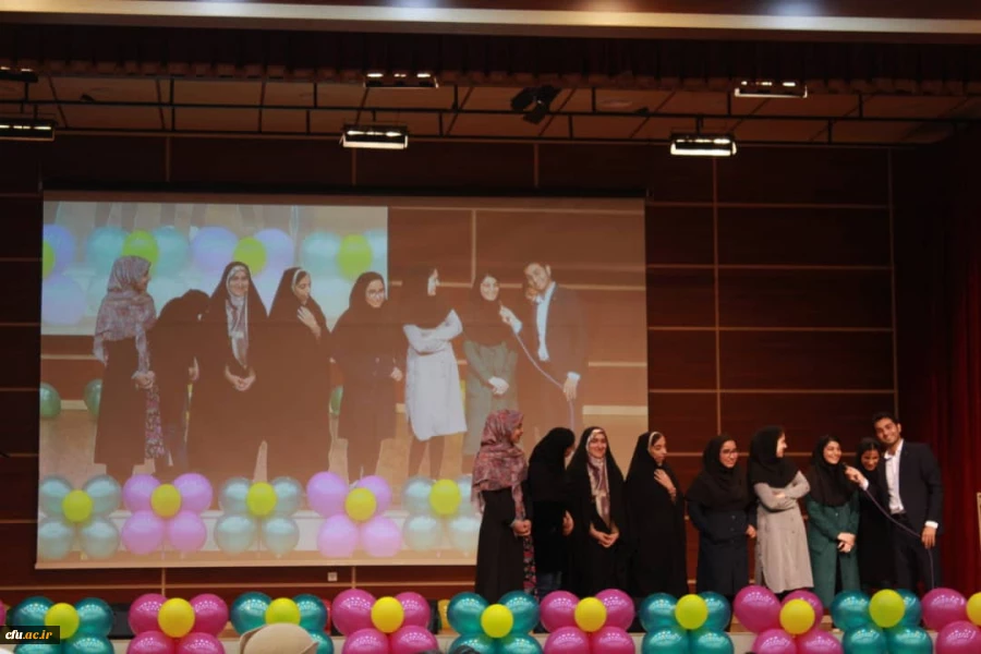 با حضور مشاور اجرایی معاون طرح و برنامه و توسعه مدیریت و مدیرکل حقوقی دانشگاه فرهنگیان

جشن بزرگ روز دانشجو دانشگاه فرهنگیان استان بوشهر برگزار شد 15