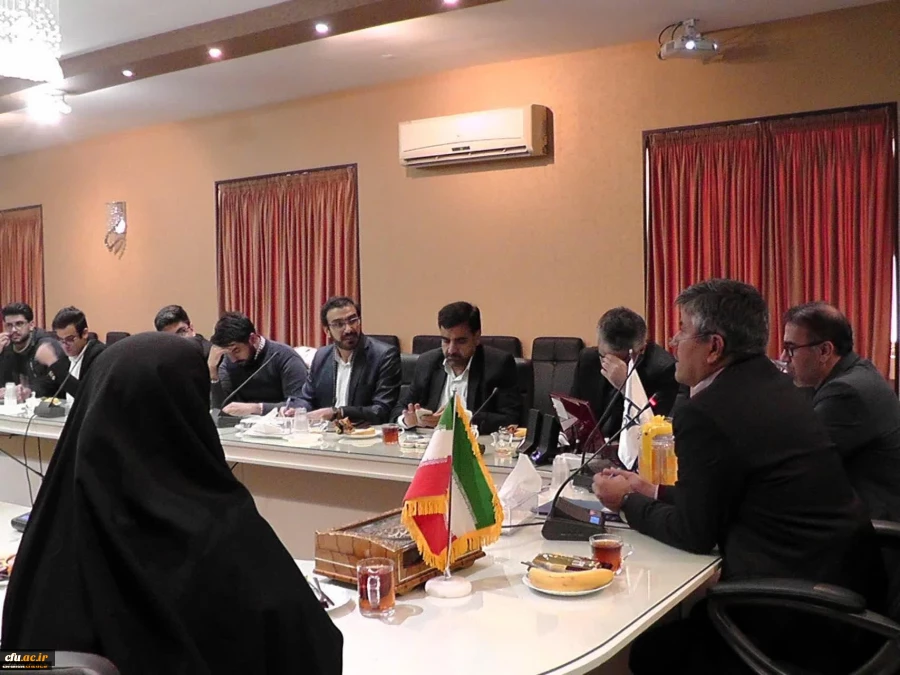 نشست ریاست دانشگاه فرهنگیان استان اصفهان با دبیران کانون های فرهنگی و انجمن های علمی پردیس ها و مراکز