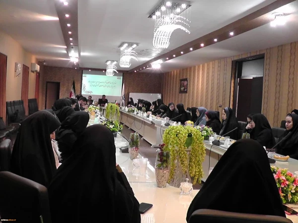 نشست ریاست دانشگاه فرهنگیان استان اصفهان با دبیران کانون های فرهنگی و انجمن های علمی پردیس ها و مراکز