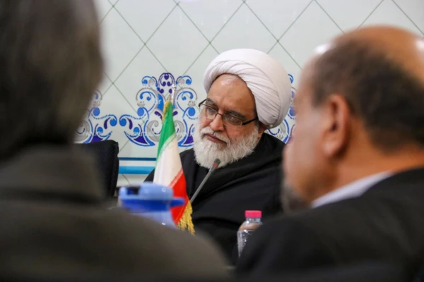 نشست خبری رئیس هیات مدیره بنیاد خیرین حامی دانشگاه فرهنگیان کشور در یزد 17